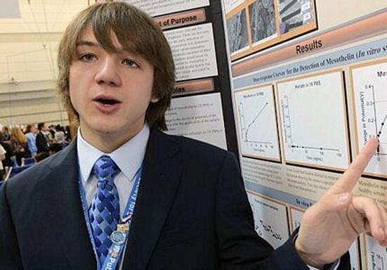 Egy 15 éves fiú,aki új módszert talált fel a rák diagnosztizálására Jack Andraka most elsős a középiskolában, és feltalált egy olyan papírszenzort, ami 5 perc alatt felfedezi a tüdő-, petefészek-, és hasnyálmirigyrákot, és mindez csak körülbelül 3 centbe kerül.
